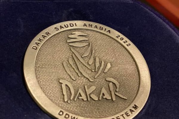 Dakar medaille DDW rallyteam
