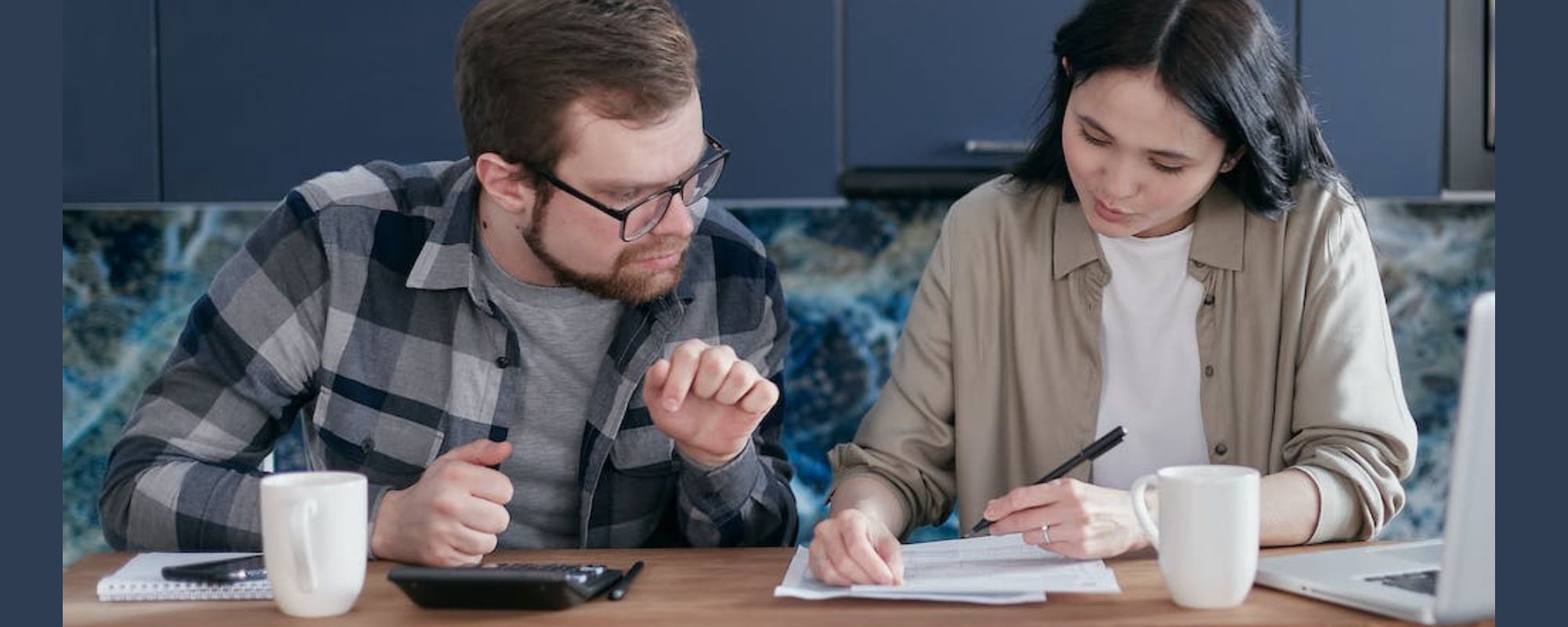 6 handige tips: zo bespaar je als uitzender kosten in dure tijden