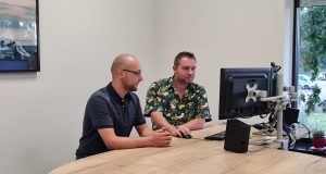 Mike en Bas aan het werk.