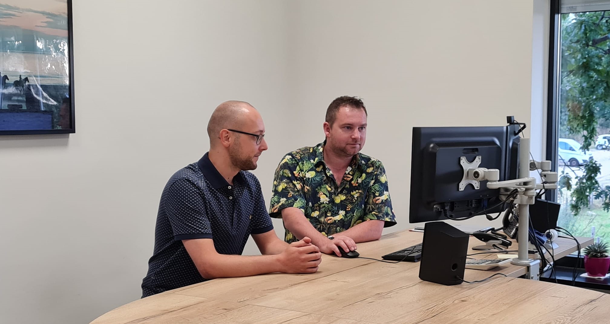 Mike en Bas aan het werk.