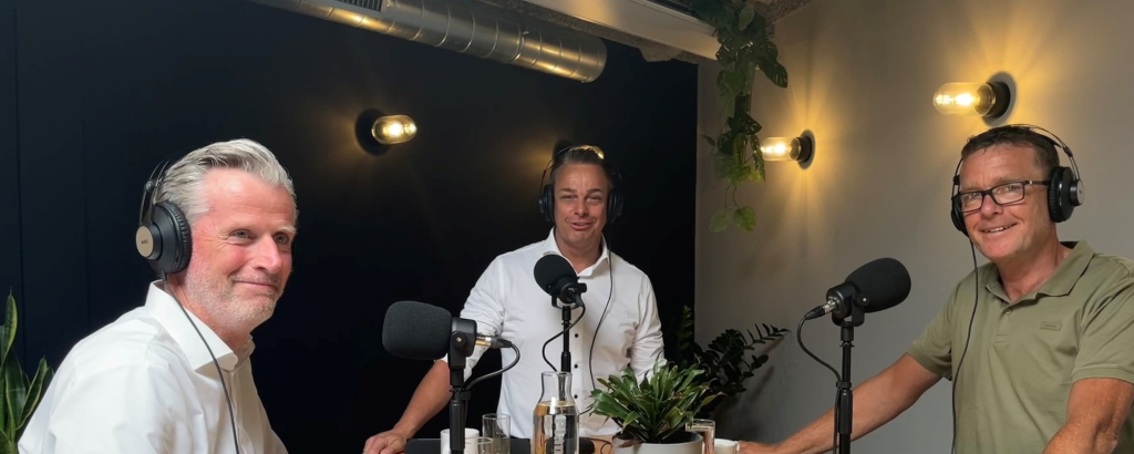 Podcast drie lachende mannen