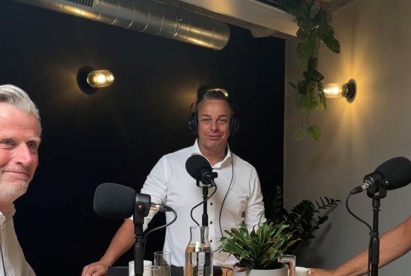 Podcast drie lachende mannen